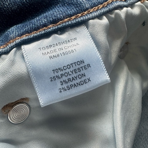 NWT Threadgrit distressed denim jean shorts, women’s size 33 - Picture 8 of 8